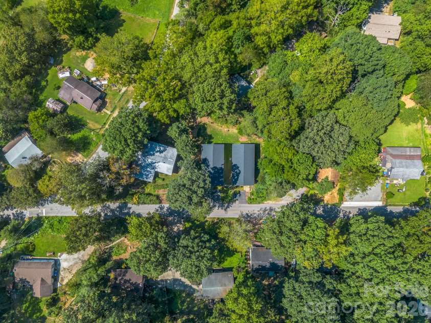 92 Lakeside Drive, Asheville, NC 28806.  MLS# CAR4420309, YatesRealty ID 15348. 