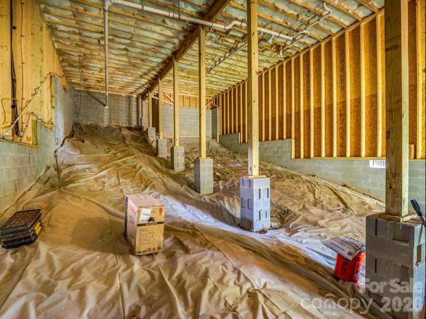 92 Lakeside Drive, Asheville, NC 28806.  MLS# CAR4420309, YatesRealty ID 15348. Crawl Space with Soaring Ceilings