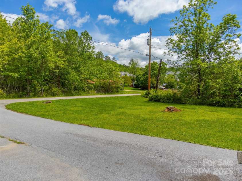 285 Painter Road, Cullowhee, NC 28723.  MLS# CAR4262760, YatesRealty ID 15350. 