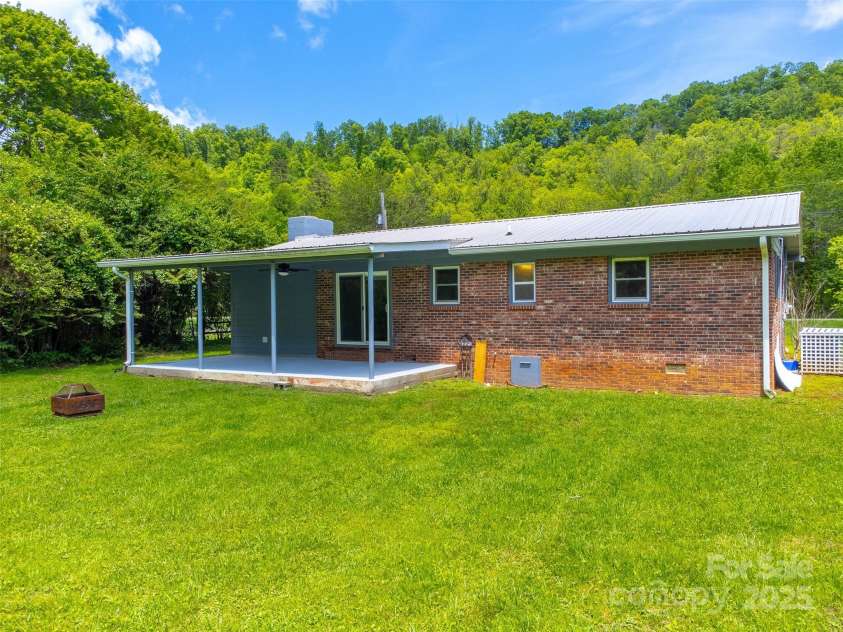 285 Painter Road, Cullowhee, NC 28723.  MLS# CAR4262760, YatesRealty ID 15350. 