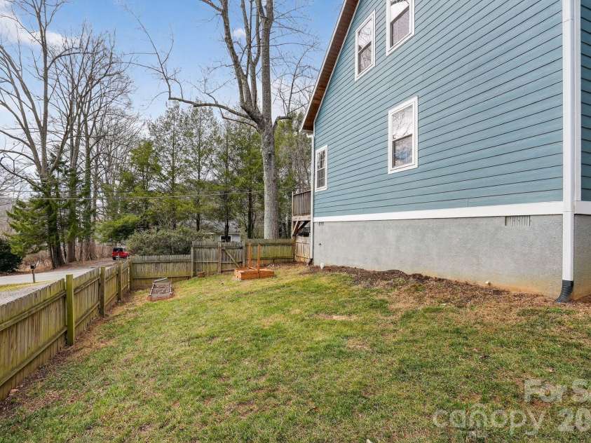 155 Fork Road, Black Mountain, NC 28711.  MLS# CAR4410269, YatesRealty ID 15351. 