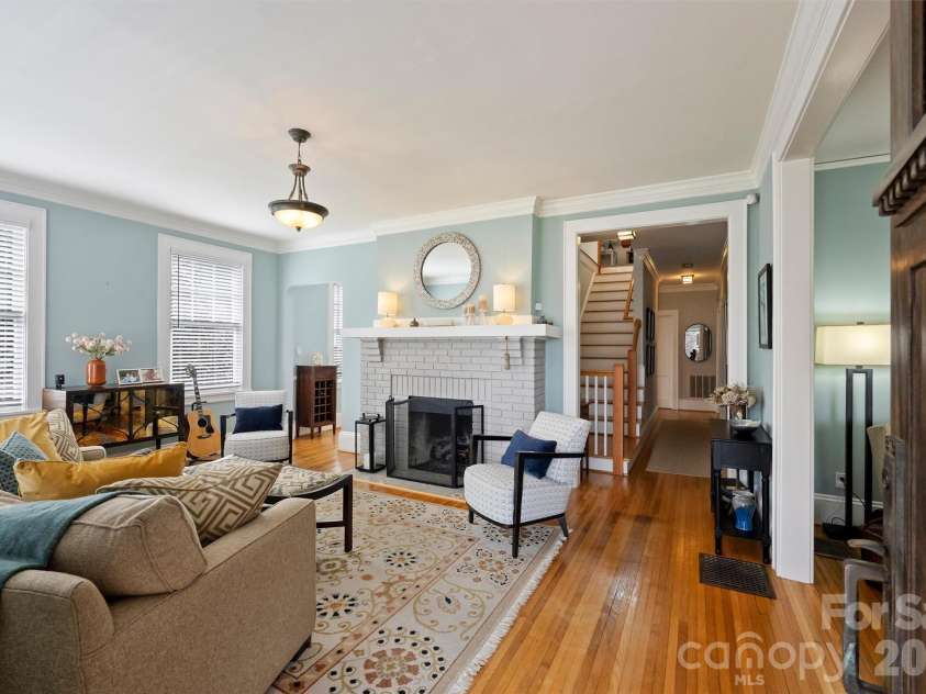 1912 Dilworth Road, Charlotte, NC 28203.  MLS# CAR4350720, YatesRealty ID 15352. Entryway