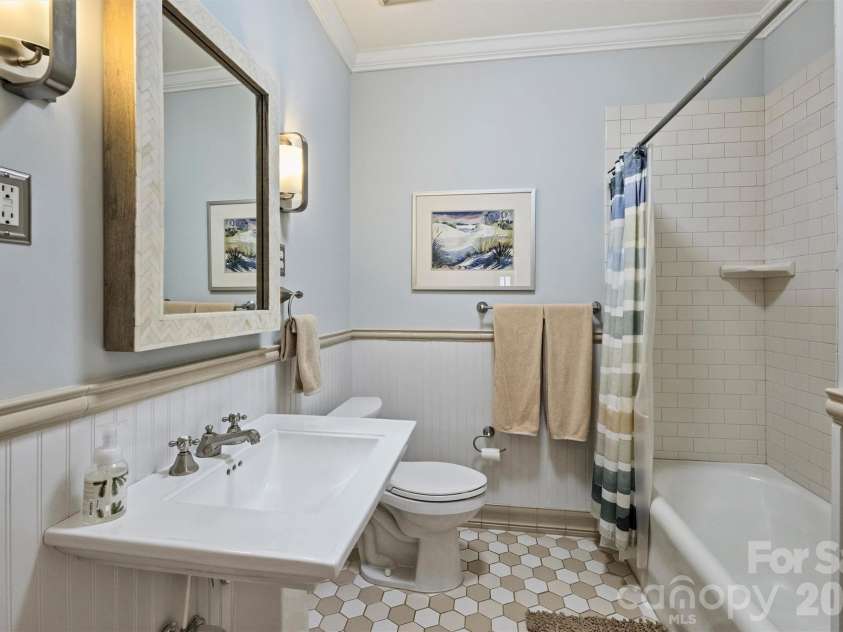 1912 Dilworth Road, Charlotte, NC 28203.  MLS# CAR4350720, YatesRealty ID 15352. Full bath on main