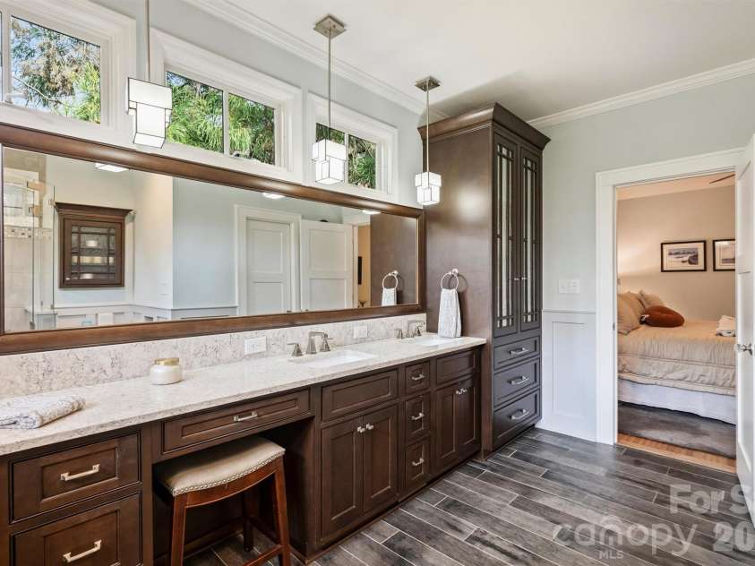 1912 Dilworth Road, Charlotte, NC 28203.  MLS# CAR4350720, YatesRealty ID 15352. Primary ensuite bathroom
