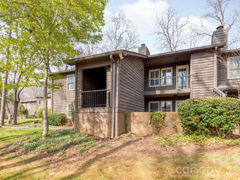 3507 Colony Crossing Drive, Charlotte, NC 28226.  MLS# CAR4354514, YatesRealty ID 15354. Front Exterior