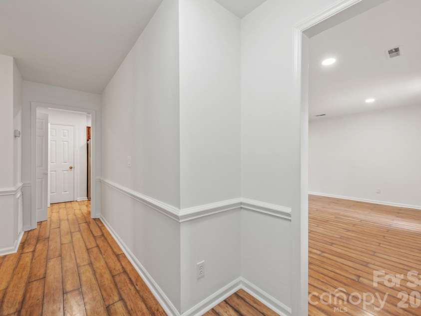3507 Colony Crossing Drive, Charlotte, NC 28226.  MLS# CAR4354514, YatesRealty ID 15354. Hallway