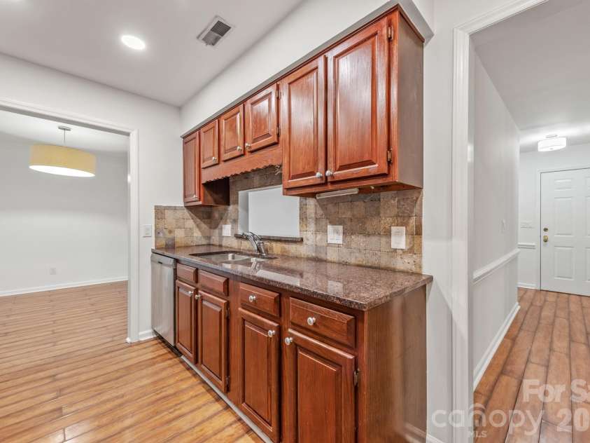 3507 Colony Crossing Drive, Charlotte, NC 28226.  MLS# CAR4354514, YatesRealty ID 15354. Kitchen