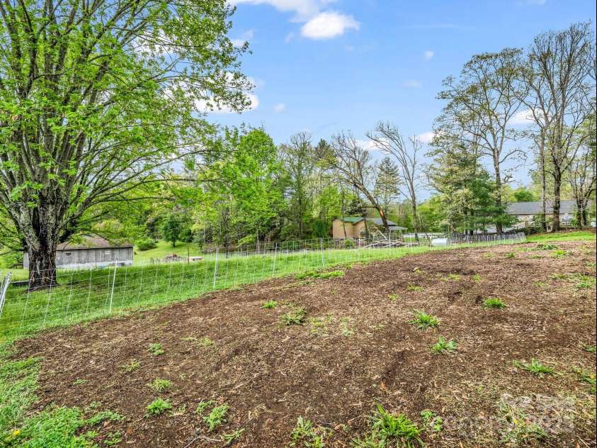 167 Whitener Road, Penrose, NC 28766.  MLS# CAR4255626, YatesRealty ID 15355. 