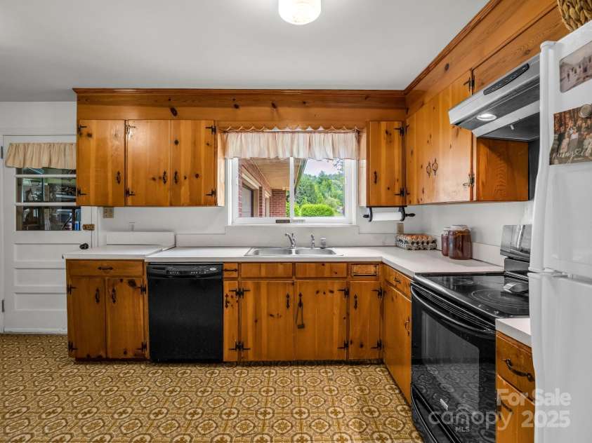 167 Whitener Road, Penrose, NC 28766.  MLS# CAR4255626, YatesRealty ID 15355. 