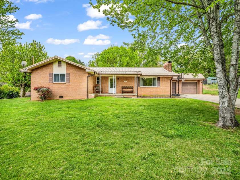 167 Whitener Road, Penrose, NC 28766.  MLS# CAR4255626, YatesRealty ID 15355. 