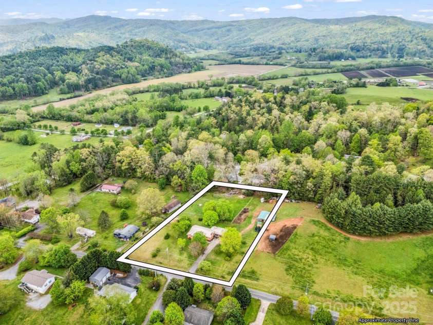 167 Whitener Road, Penrose, NC 28766.  MLS# CAR4255626, YatesRealty ID 15355. Boundary lines are approx