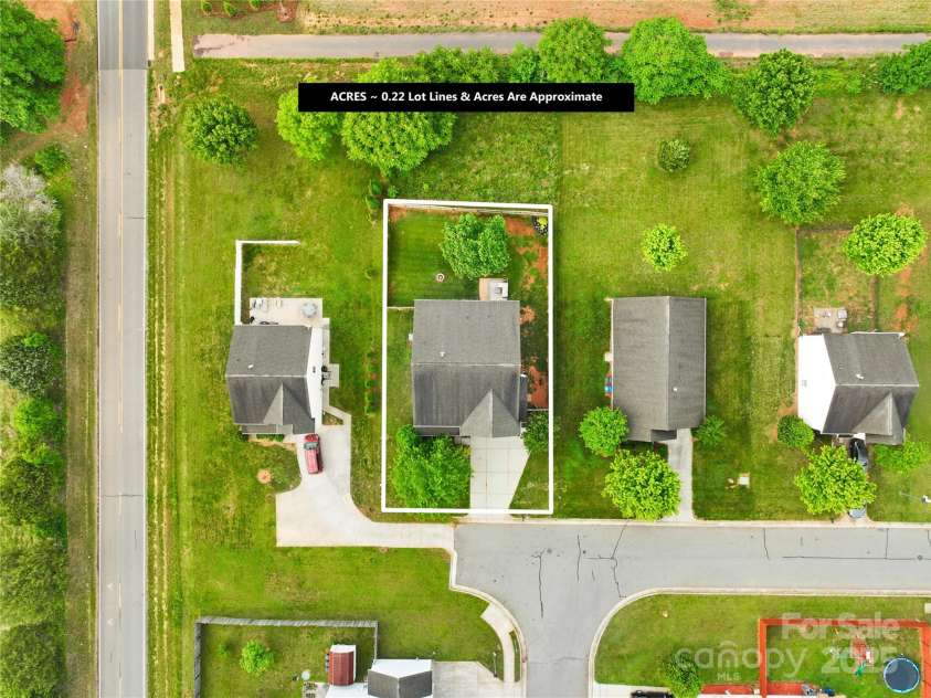 105 Altondale Drive, Statesville, NC 28625.  MLS# CAR4250668, YatesRealty ID 15356. Aerial view of property