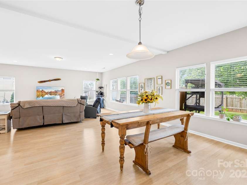 105 Altondale Drive, Statesville, NC 28625.  MLS# CAR4250668, YatesRealty ID 15356. Dining area