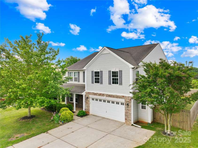 105 Altondale Drive, Statesville, NC 28625.  MLS# CAR4250668, YatesRealty ID 15356. Welcome to 105 Altondale Dr