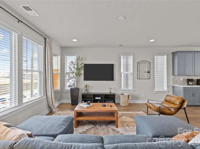 2115 Isom Street, Charlotte, NC 28208.  MLS# CAR4367836, YatesRealty ID 15356. 
