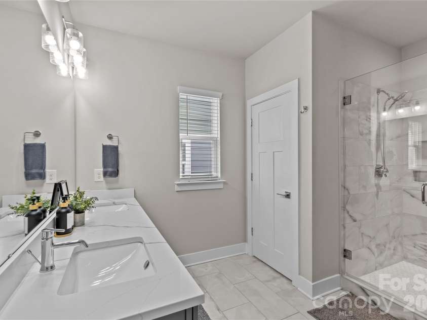 2115 Isom Street, Charlotte, NC 28208.  MLS# CAR4367836, YatesRealty ID 15356. 