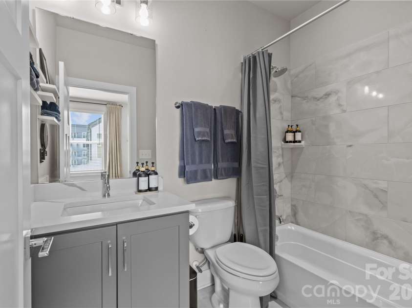2115 Isom Street, Charlotte, NC 28208.  MLS# CAR4367836, YatesRealty ID 15356. 