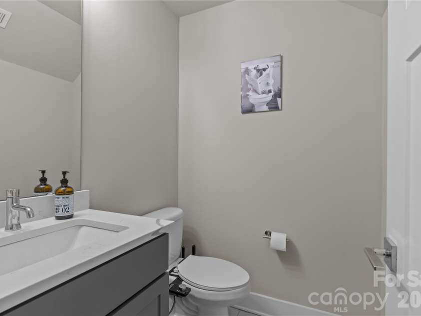 2115 Isom Street, Charlotte, NC 28208.  MLS# CAR4367836, YatesRealty ID 15356. 