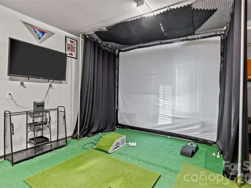 2115 Isom Street, Charlotte, NC 28208.  MLS# CAR4367836, YatesRealty ID 15356. 