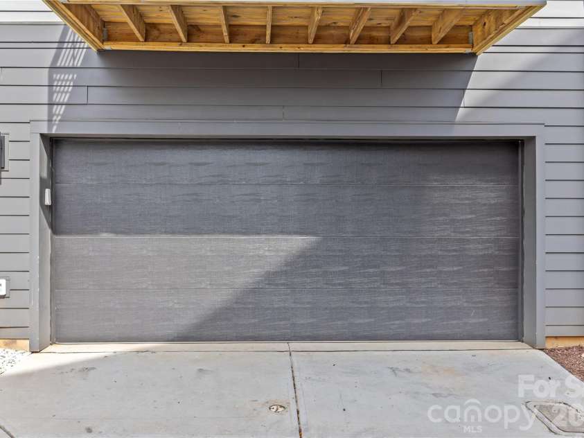 2115 Isom Street, Charlotte, NC 28208.  MLS# CAR4367836, YatesRealty ID 15356. 