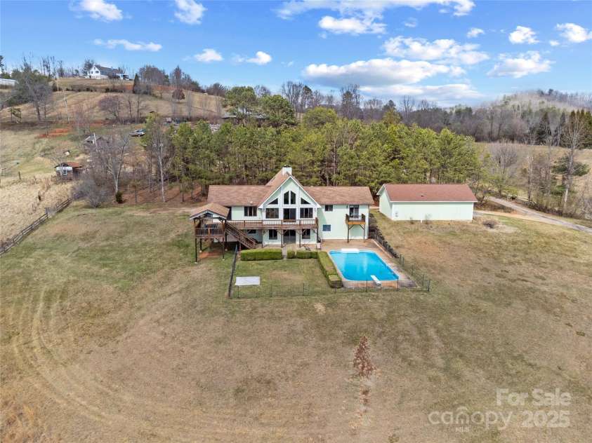 33 Selby Court, Marshall, NC 28753.  MLS# CAR4231114, YatesRealty ID 15357. 