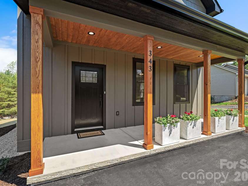 343 Olivette Road, Asheville, NC 28804.  MLS# CAR4367357, YatesRealty ID 15357. 