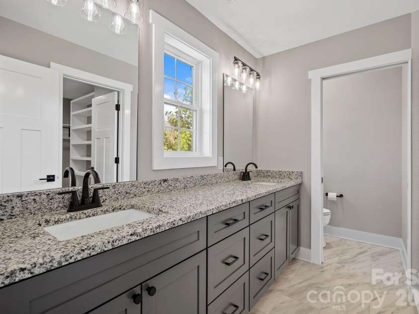 343 Olivette Road, Asheville, NC 28804.  MLS# CAR4367357, YatesRealty ID 15357. 