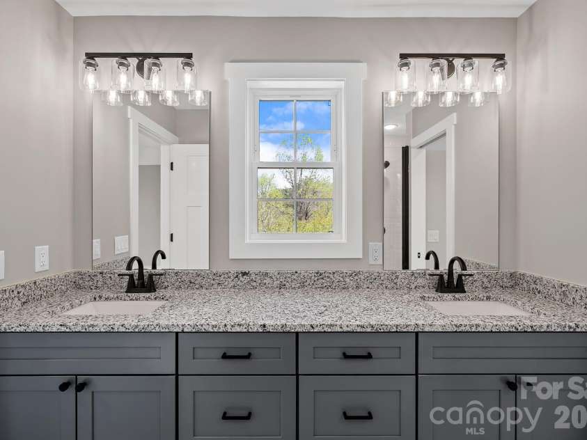 343 Olivette Road, Asheville, NC 28804.  MLS# CAR4367357, YatesRealty ID 15357. 