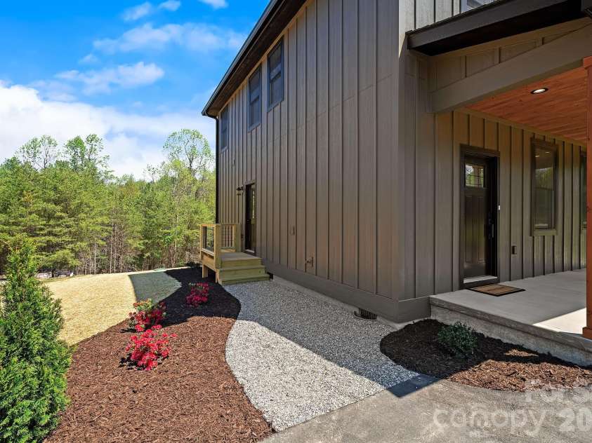 343 Olivette Road, Asheville, NC 28804.  MLS# CAR4367357, YatesRealty ID 15357. 