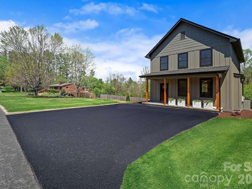 343 Olivette Road, Asheville, NC 28804.  MLS# CAR4367357, YatesRealty ID 15357. The grass has been digitally enhanced 