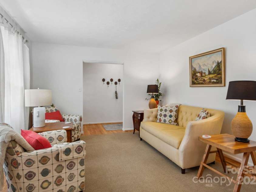 12 Springwood Drive, Asheville, NC 28805.  MLS# CAR4229150, YatesRealty ID 15359. 