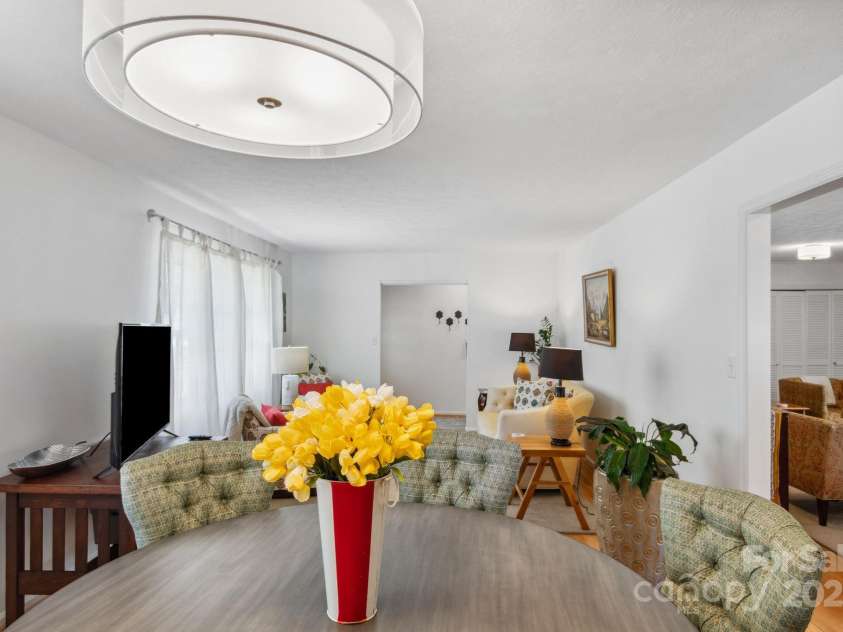 12 Springwood Drive, Asheville, NC 28805.  MLS# CAR4229150, YatesRealty ID 15359. 