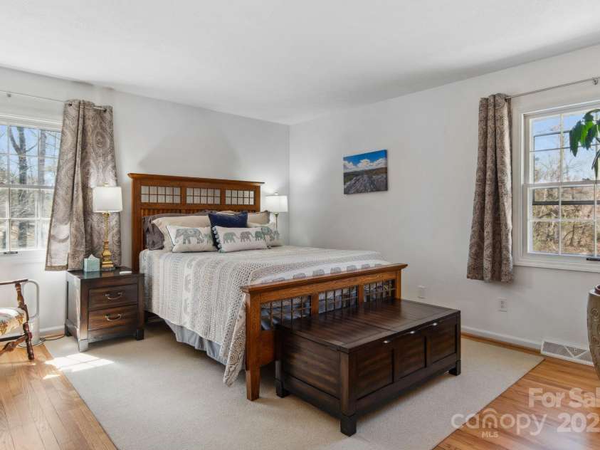 12 Springwood Drive, Asheville, NC 28805.  MLS# CAR4229150, YatesRealty ID 15359. 