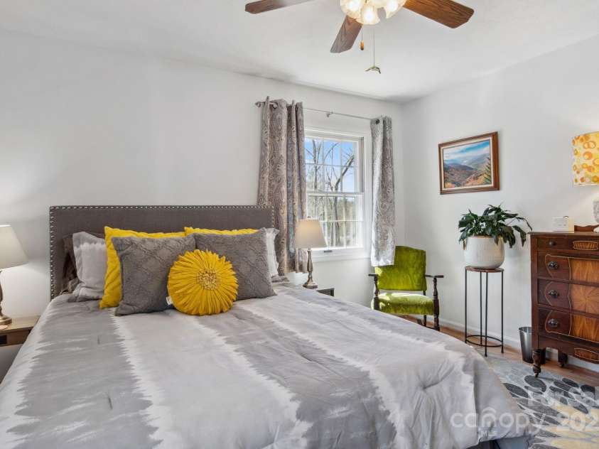 12 Springwood Drive, Asheville, NC 28805.  MLS# CAR4229150, YatesRealty ID 15359. 