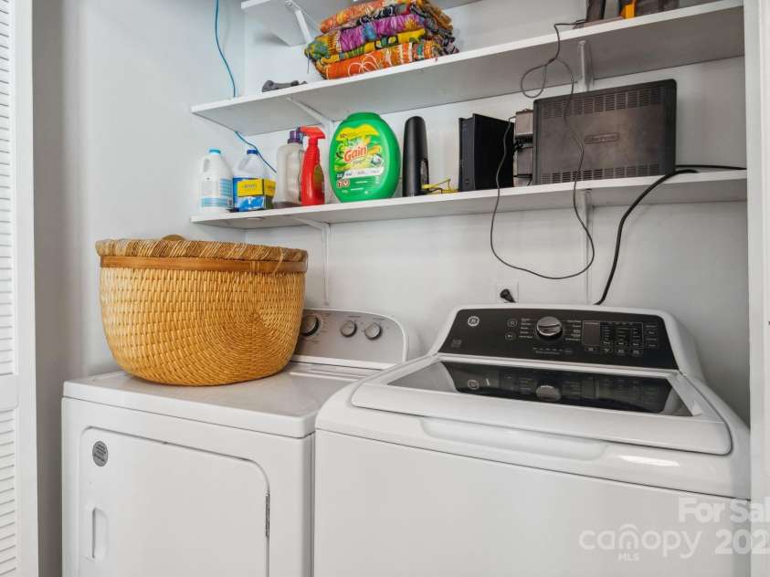 12 Springwood Drive, Asheville, NC 28805.  MLS# CAR4229150, YatesRealty ID 15359. 