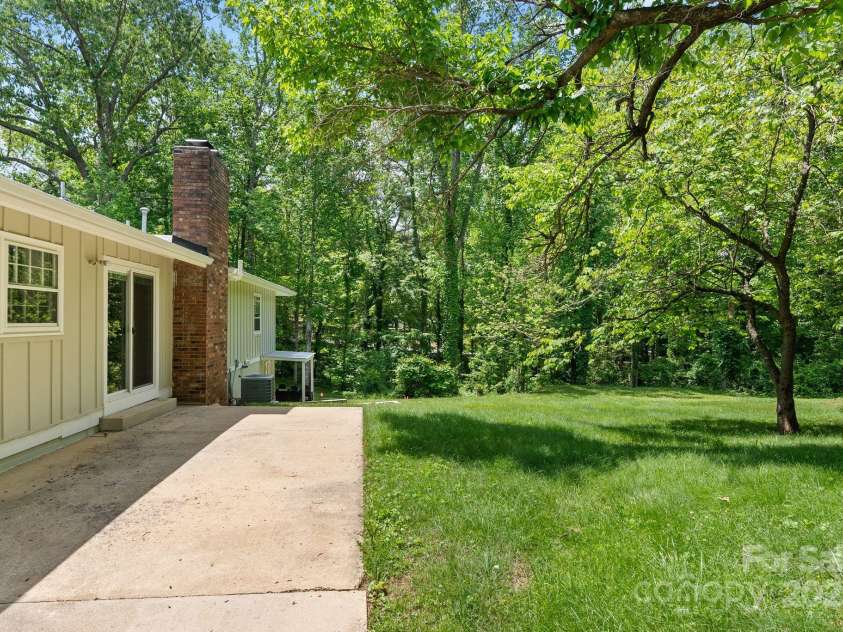 12 Springwood Drive, Asheville, NC 28805.  MLS# CAR4229150, YatesRealty ID 15359. 