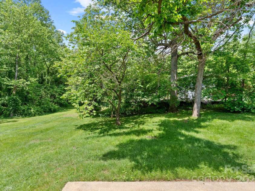12 Springwood Drive, Asheville, NC 28805.  MLS# CAR4229150, YatesRealty ID 15359. 