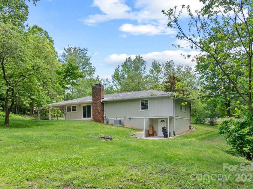 12 Springwood Drive, Asheville, NC 28805.  MLS# CAR4229150, YatesRealty ID 15359. 