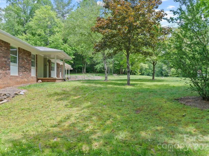 12 Springwood Drive, Asheville, NC 28805.  MLS# CAR4229150, YatesRealty ID 15359. 