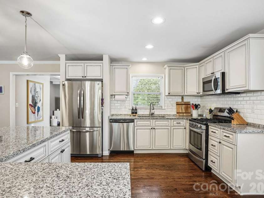 4238 Donnybrook Place, Charlotte, NC 28205.  MLS# CAR4370044, YatesRealty ID 15359. 