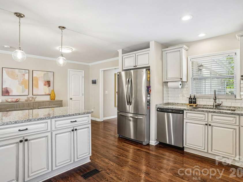 4238 Donnybrook Place, Charlotte, NC 28205.  MLS# CAR4370044, YatesRealty ID 15359. 