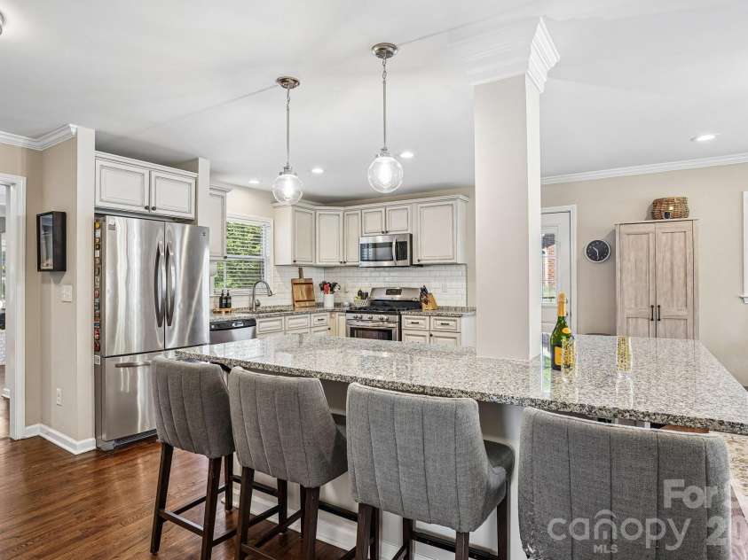 4238 Donnybrook Place, Charlotte, NC 28205.  MLS# CAR4370044, YatesRealty ID 15359. 
