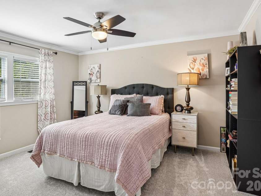 4238 Donnybrook Place, Charlotte, NC 28205.  MLS# CAR4370044, YatesRealty ID 15359. 