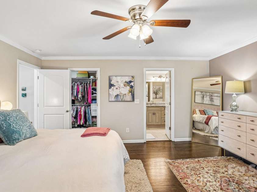 4238 Donnybrook Place, Charlotte, NC 28205.  MLS# CAR4370044, YatesRealty ID 15359. 