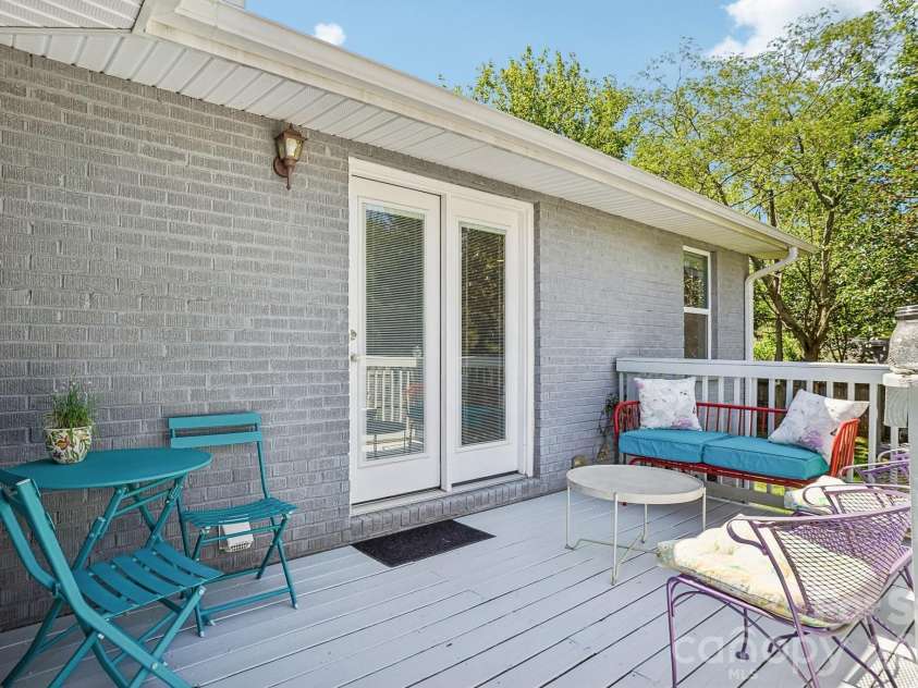 4238 Donnybrook Place, Charlotte, NC 28205.  MLS# CAR4370044, YatesRealty ID 15359. 