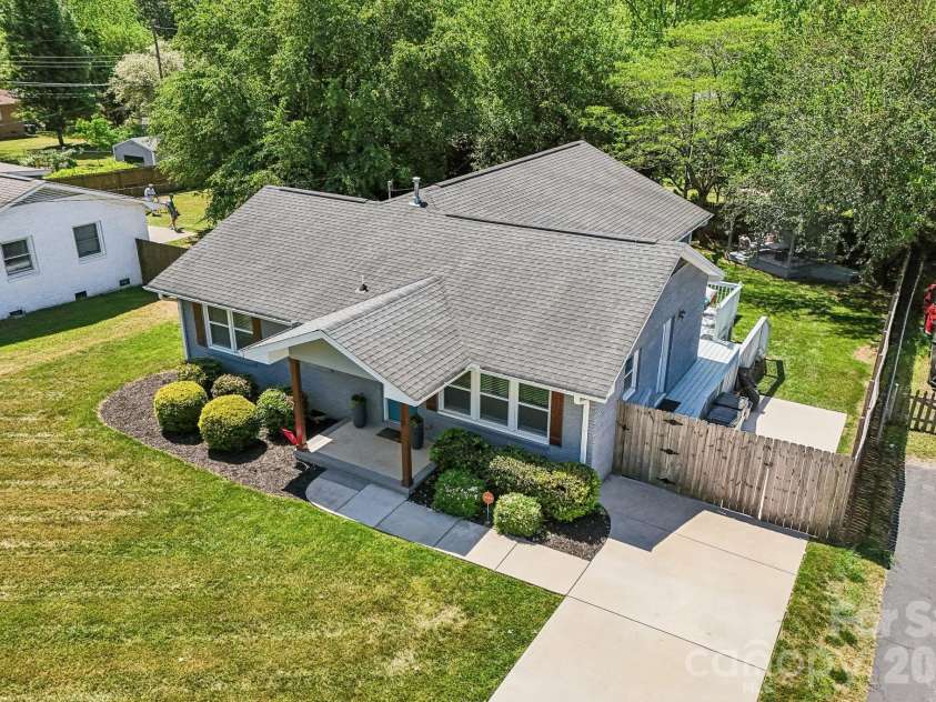 4238 Donnybrook Place, Charlotte, NC 28205.  MLS# CAR4370044, YatesRealty ID 15359. 