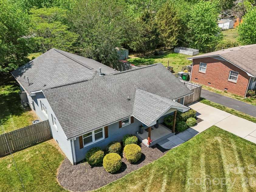 4238 Donnybrook Place, Charlotte, NC 28205.  MLS# CAR4370044, YatesRealty ID 15359. 