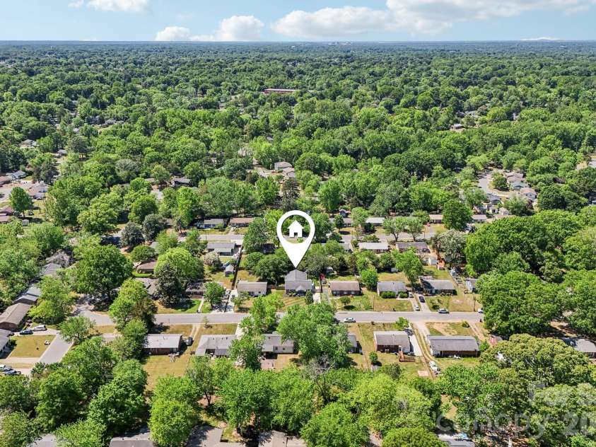 4238 Donnybrook Place, Charlotte, NC 28205.  MLS# CAR4370044, YatesRealty ID 15359. 