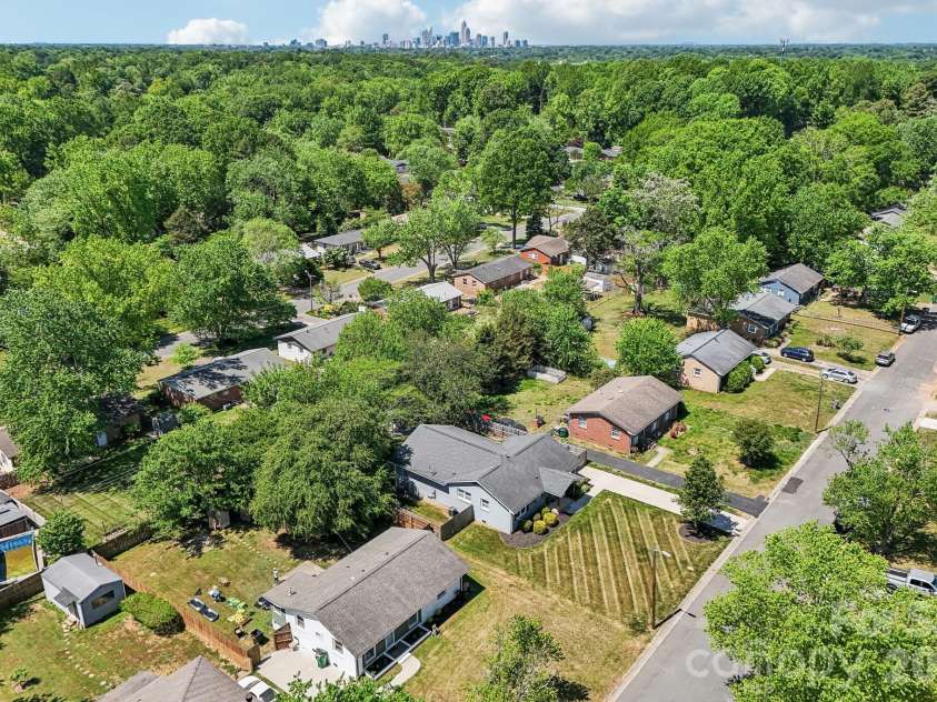 4238 Donnybrook Place, Charlotte, NC 28205.  MLS# CAR4370044, YatesRealty ID 15359. 