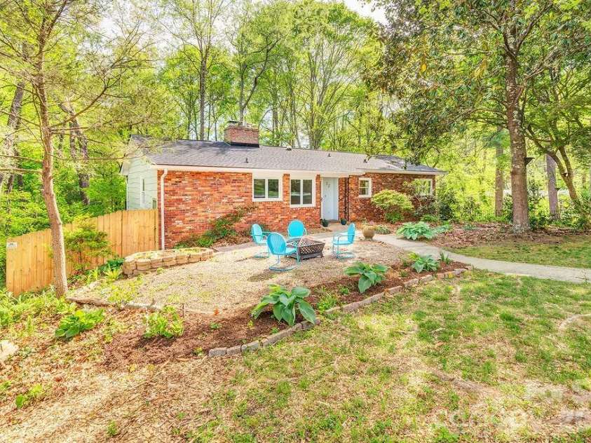 32 Pinehurst Road, Asheville, NC 28805.  MLS# CAR4364077, YatesRealty ID 15360. 